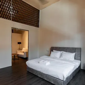  Guest house Melayu By Aayu - 10 Mins Walk To 1st Avenue Mall