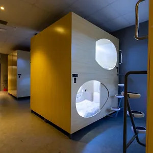  Capsule hotel Resthub
